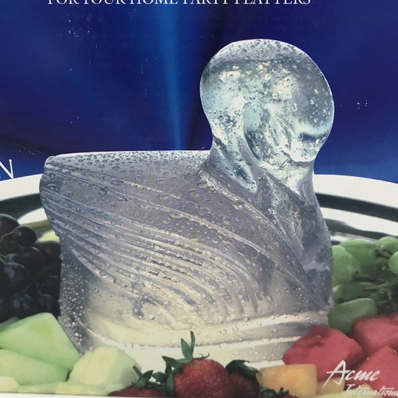 Swan ice art: Make your own ice sculpture at home - Picture 2 of 8